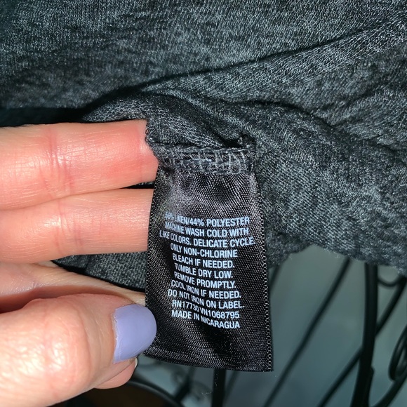 NWOT Mossimo Pocket V-Neck Tee - Picture 5 of 5